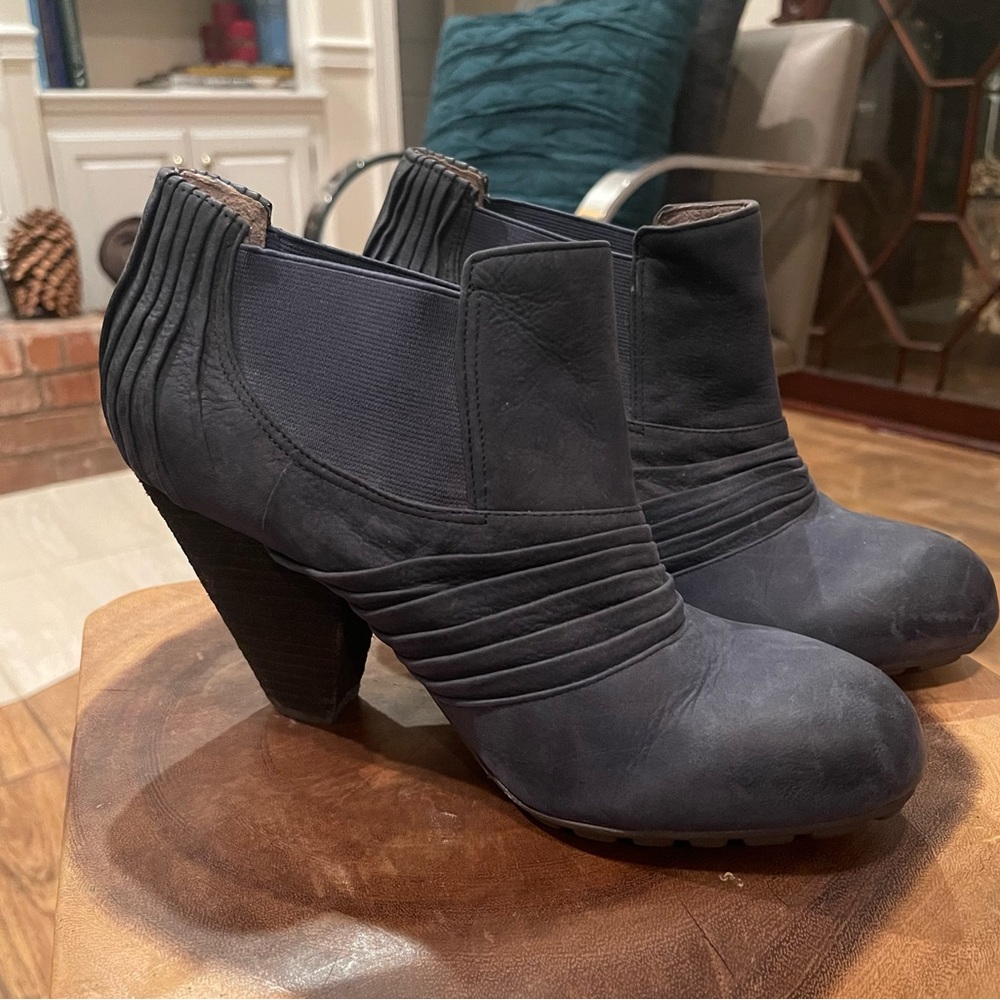 Vince Camuto Blue Booties, Leather, Size 8.5, 4 Inch Heels, Excellent Condition
